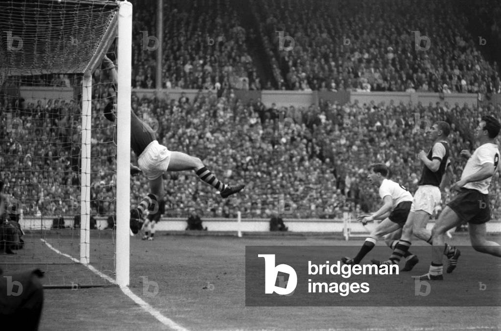 FA Cup final at Wembley Stadium. Tottenham Hotspur 3 v. Burnley 1. Action from the matchMay 1962 Q3891-010 (photo)