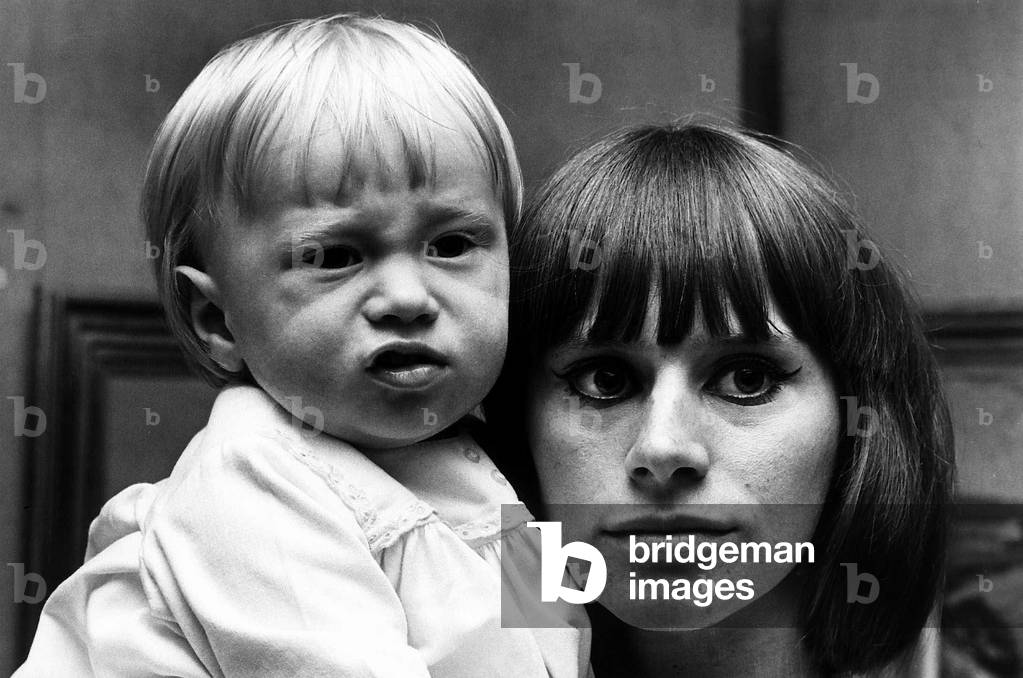 Rita Tushingham July 1965 actress with 15 month old baby Dodonna