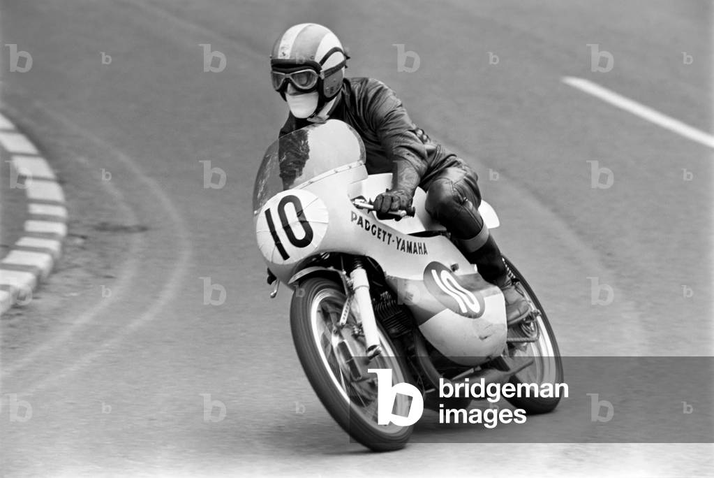 The International Isle of Man TT Race, 125cc Lightweight Event, action photographed at Quarter Bridge Bend, June 1971 (b/w photo)