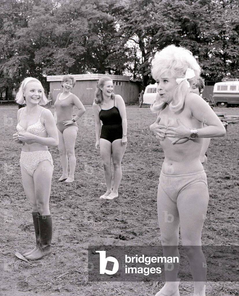 Films Carry On Camping 1968