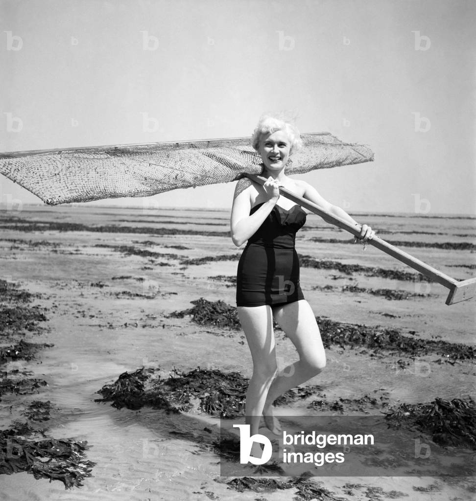 Eve Lynd American actress with shrimping net. May 1950 O24324
