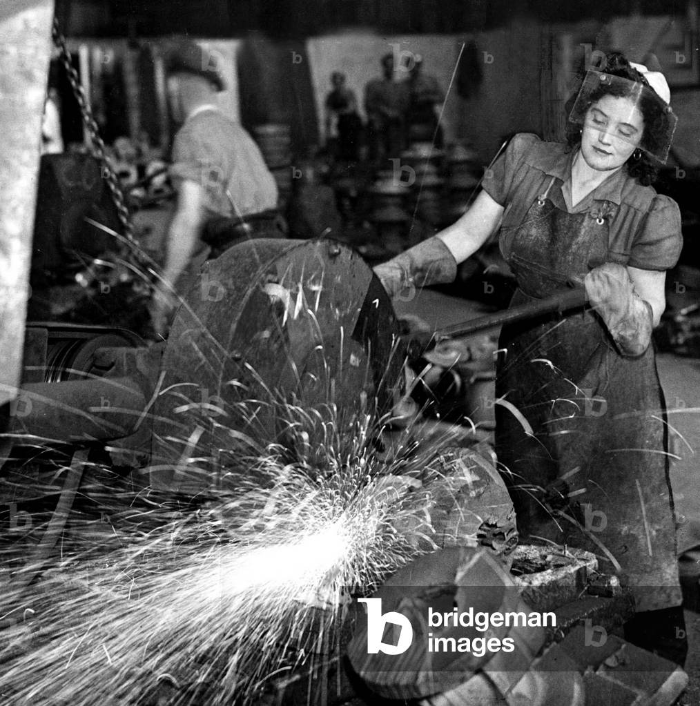 Mrs Violet Nixon works in a Yorkshire Foundry metal industry, September 1947 (b/w photo)