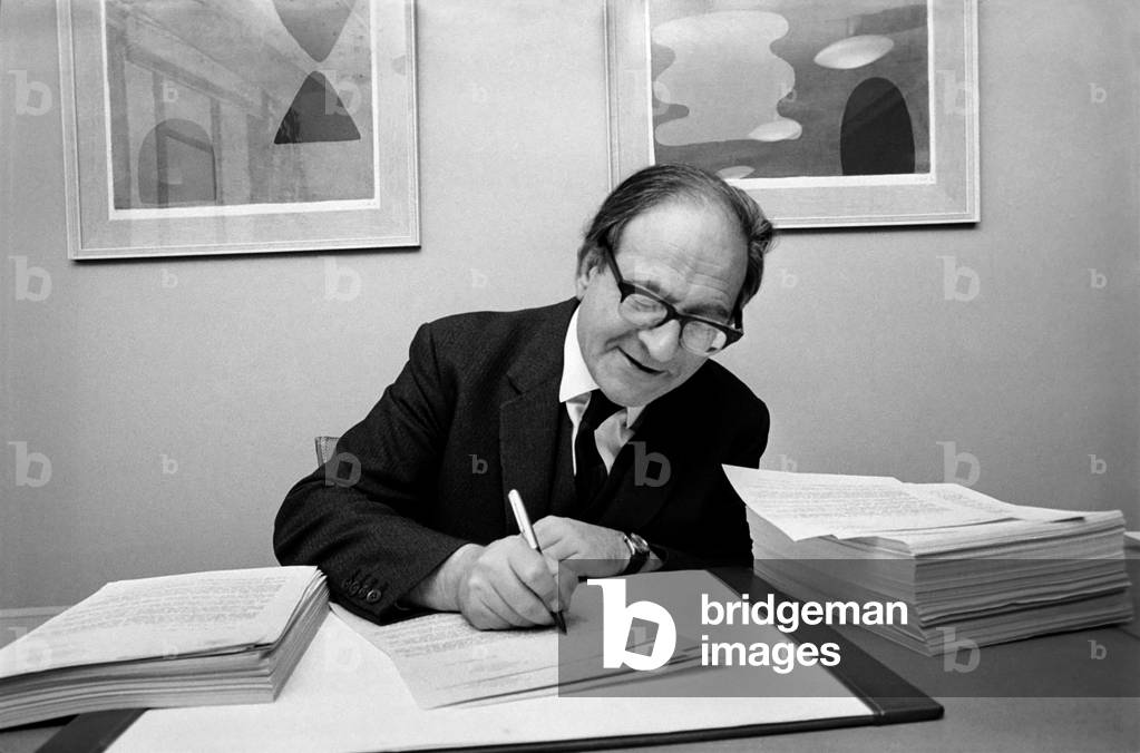 Mr. Fred Mulley, Minister of Transport is sending a personal letter to over 800 newspaper editors throughout the country about road safety at Christmas. Each one is individually signed by Mr. Mulley . The minister at his desk in the Ministry with a pile of letters already signed, and another pile waiting for signature. November 1969