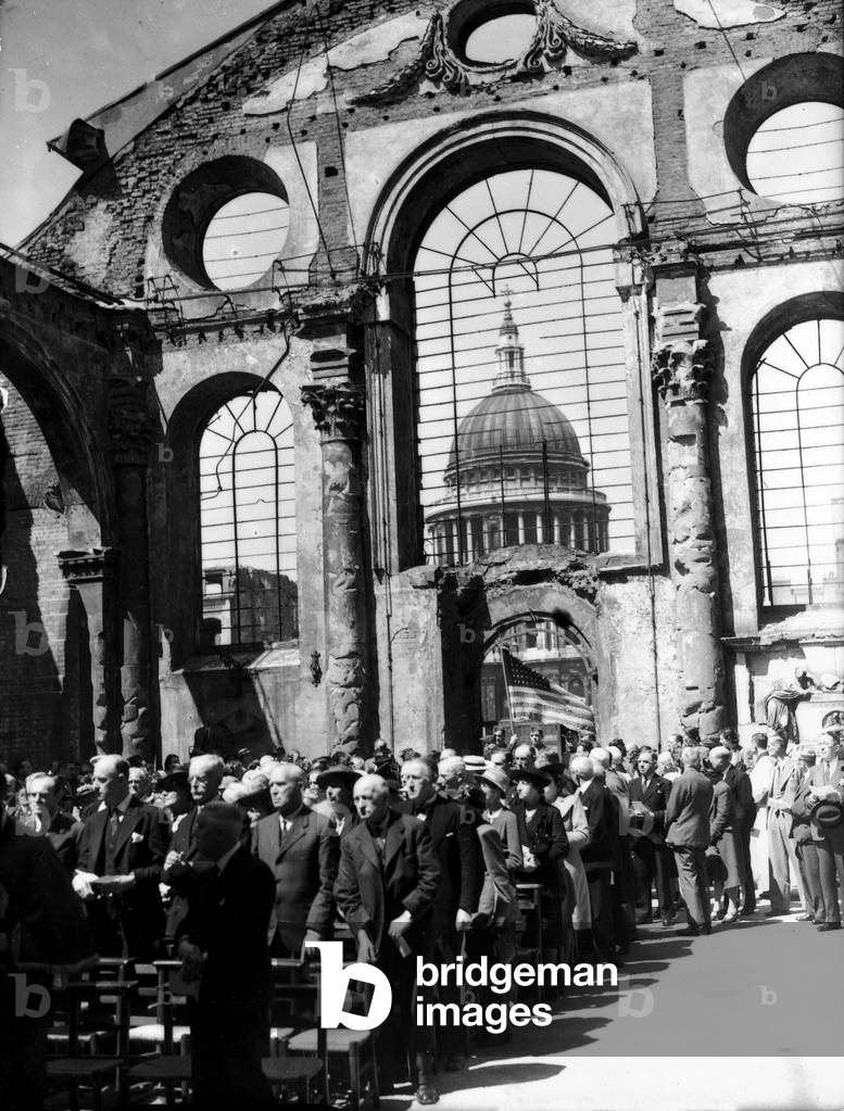 Service being held at St, Mary and Bow church in London during the Blitz attack of the German Luftwaffe, 1940s (b/w photo)