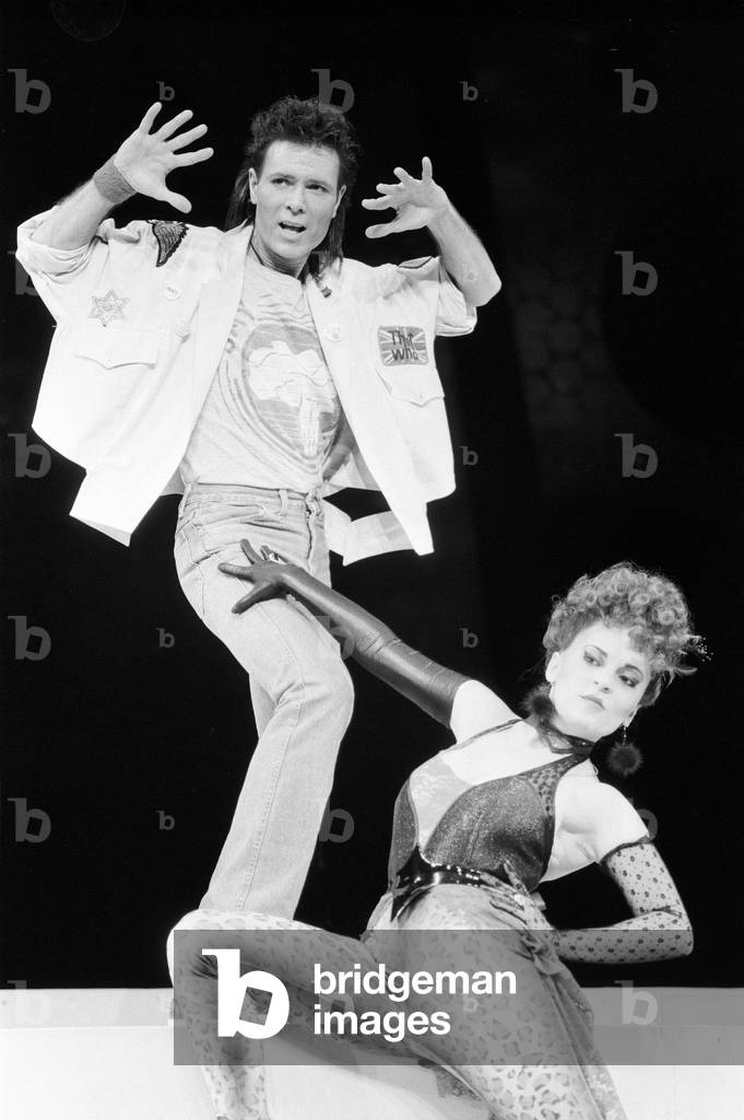 Cliff Richard and the cast of the musical 'Time' attend a photocall held at the Dominion Theatre. 25th March 1986 (b/w photo)