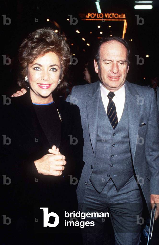 Elizabeth Taylor February 1985 with fiance Victor Lunaat at the new Appolo theatre