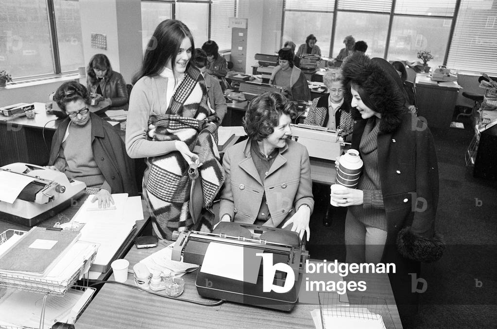 Power Cuts at the offices of the Central Electricity Generating Board, Shirley, Birmingham, Tuesday 15th February 1972 (b/w photo)