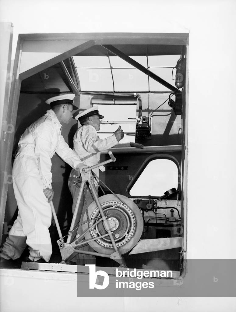 G-AFRL Handley Page H.P.54 Harrow of Flight Refuelling Ltd seen here winding out the refuelling nozzle during a demonstration of in-flight refuelling, 28/07/1939 (b/w photo)