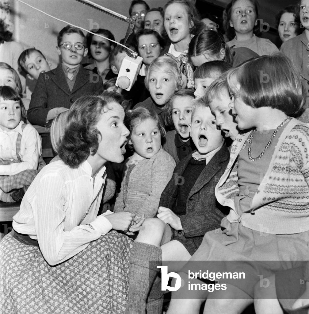 British singer Petula Clark at Dr Barnardo's home in Woodford. 
October 1952 
C5111