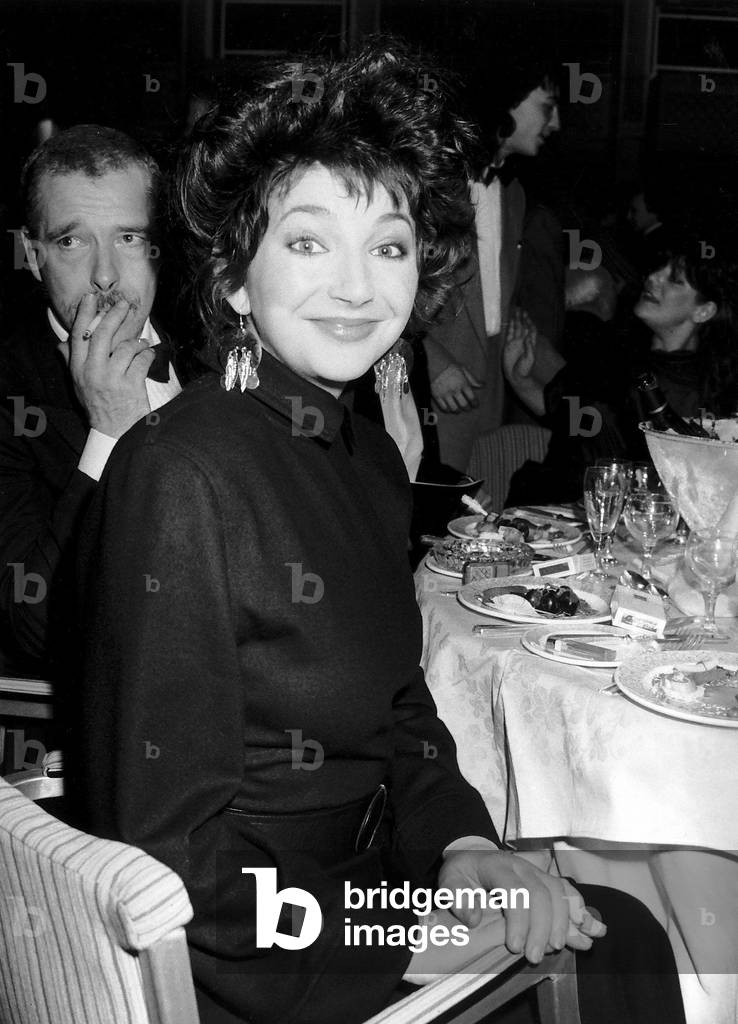 Pop singer Kate Bush sitting at a dinner table
February 1987