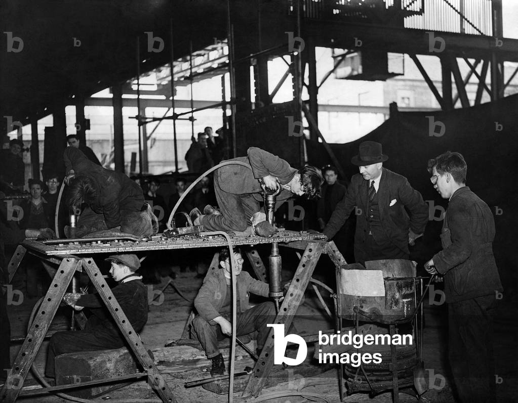 Training young riveters at a Scottish Shipyard during the Second world war.