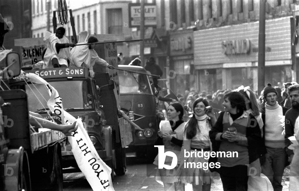 Newcastle students went to a lot of trouble to raise money for charity with their Rag Parade, 7th November 1971 (b/w photo)
