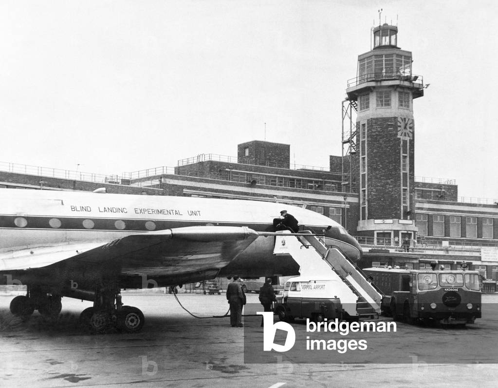 A Comet plane landed at Liverpool Airport on Speke. 21st March 1969 (b/w photo)