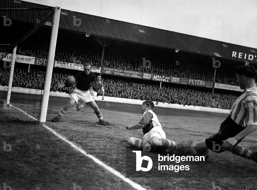 Southampton 2-1 Blackburn Rovers. League match at The Dell. Saturday 1st March 1952 (photo)