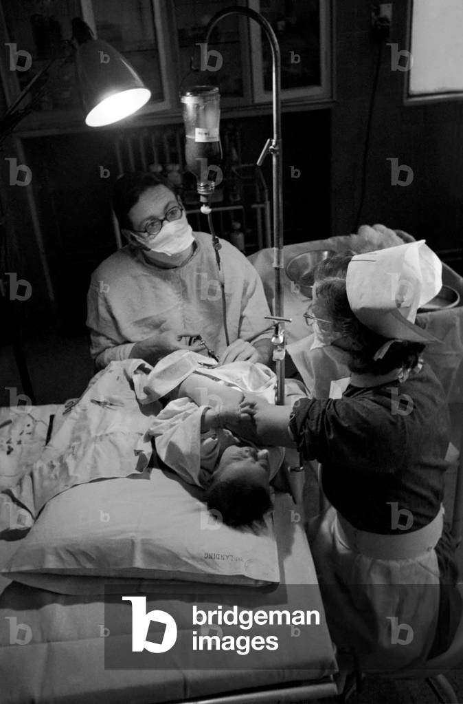 Hospital operation hearts. Babys life saved by blood transfusion.October 1946 O5112-003