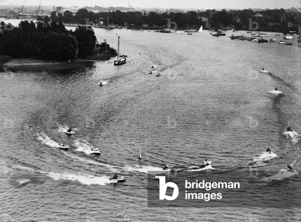 The Daily Mirror Outboard Motor Championship at Oulton Broad. August 1950 (b/w photo)