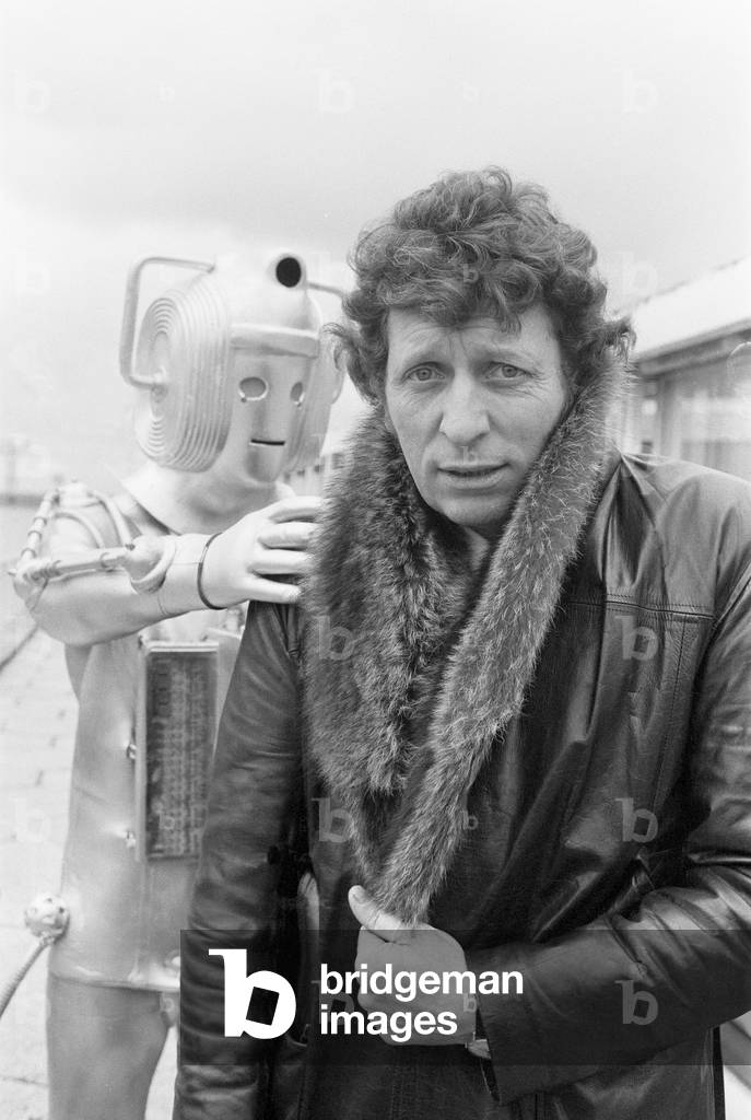 Photocall to introduce new Doctor, actor Tom Baker - the 4th Doctor - pictured with a cyberman, 15th February 1974.