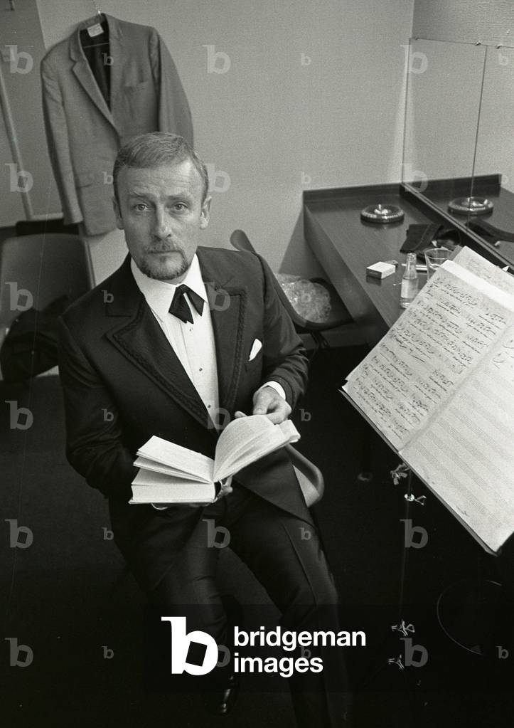 Actor Edward Woodward seen here in his dressing room rehearsing a William McGonagall poem for his one man show. Circa 1972