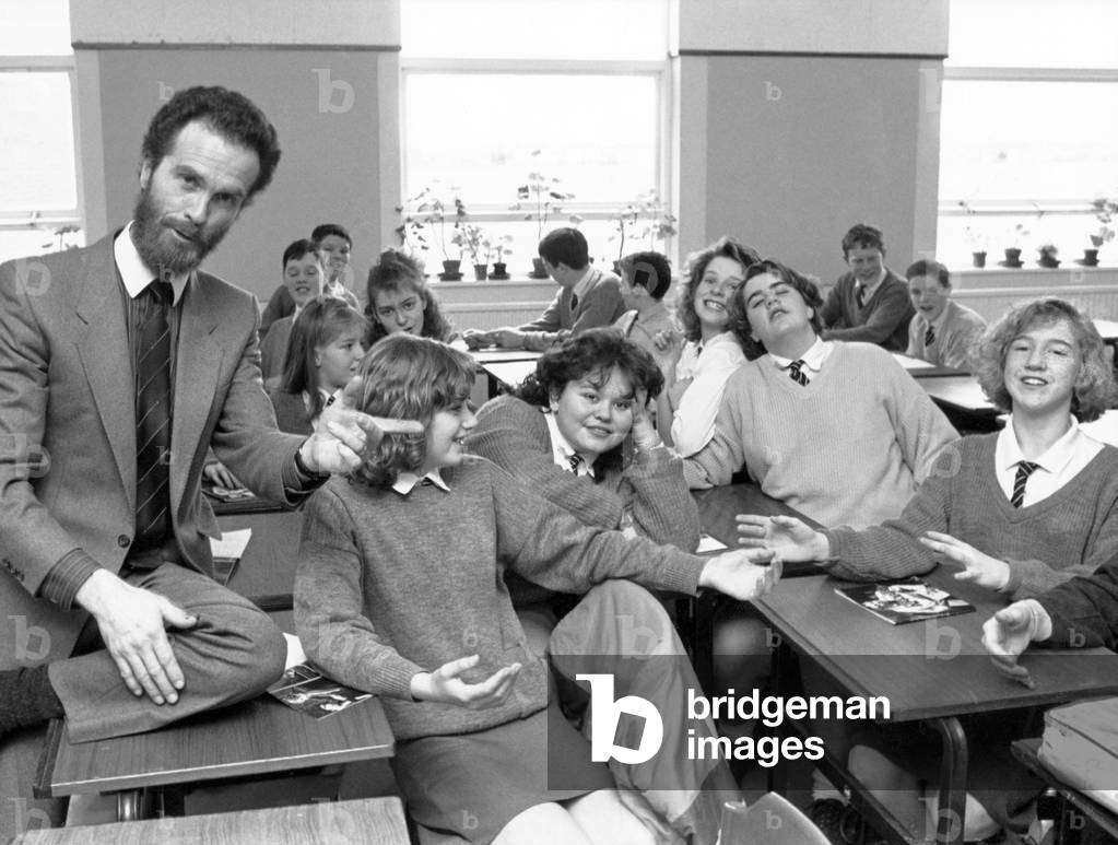 Pupils at a Cleveland school were invited to singalong instead of chattering in the class. Youngsters at Dene School were asked to communicate only in song in music lessons. Head of music, Malcolm Christine is pictured singing to pupils. 21st March 1989 (b/w photo)
