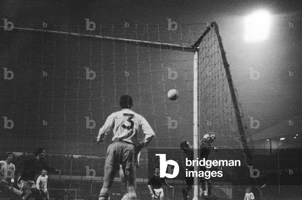 Everton v Burnley in the FA Cup Third Round Replay at Goodison Park February 1962 Harry Thompson the Burnley goalie goes up but is beaten by Alex Young's header for Everton's first goal (photo)