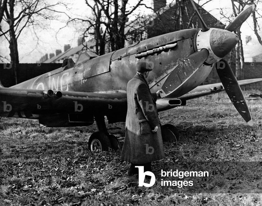 The RAF Supermarine Spitfire (TD135) which stood in the grounds of 346 ATC squadron, Tynemouth.
27th January 1962.