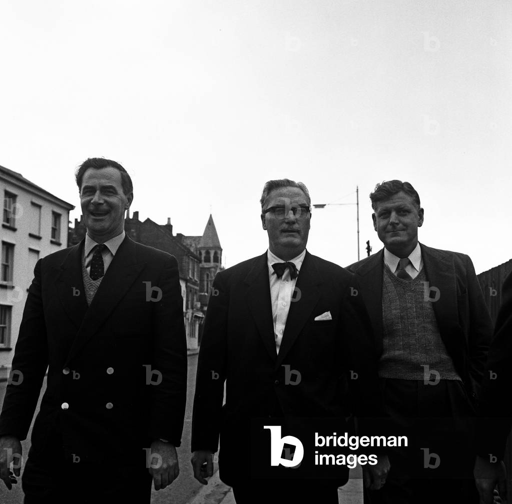 Mail train robbery hearing, Aylesbury. Det Insp. John Hensley, centre. 8th October 1963.