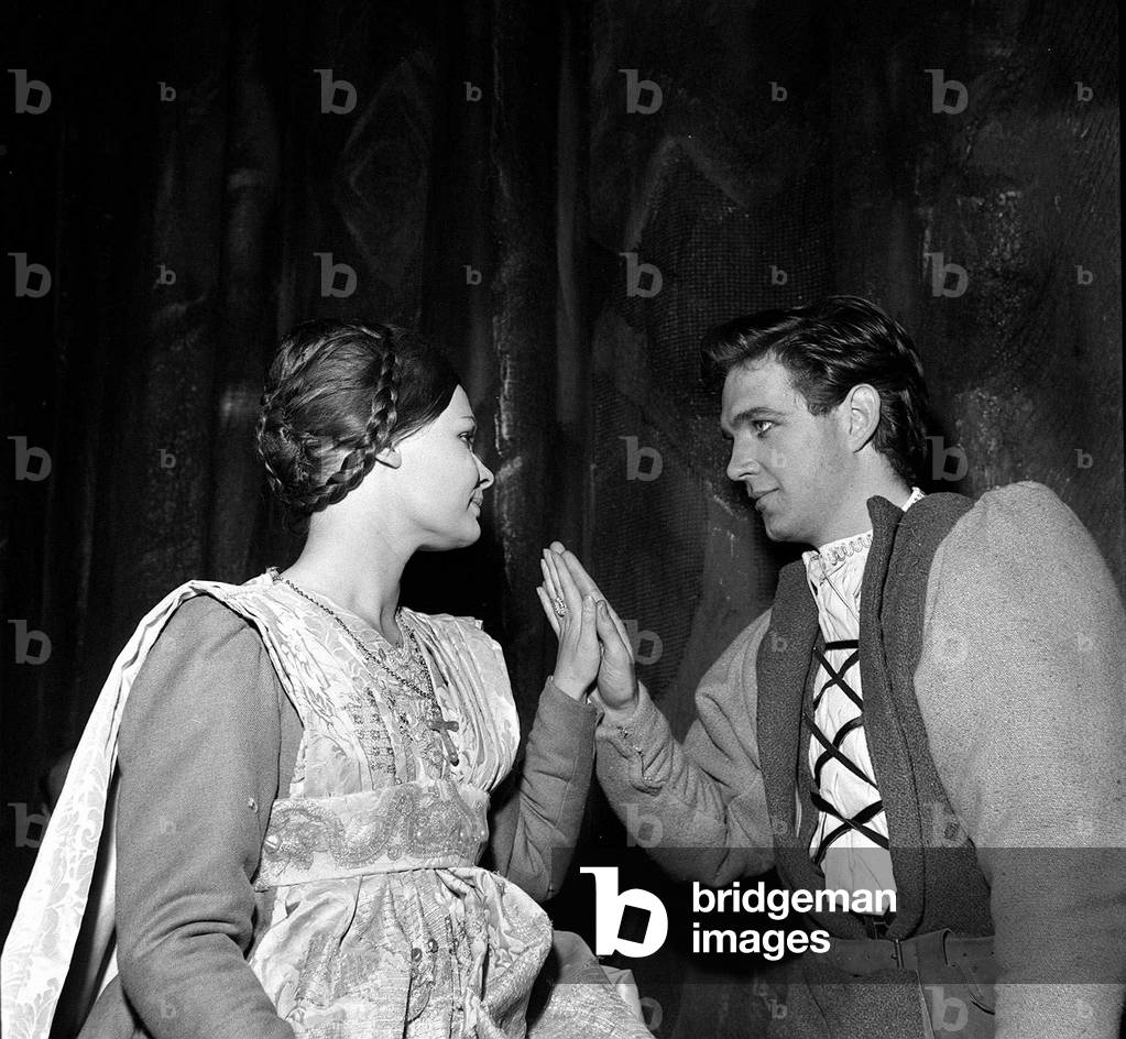 Romeo and Juliet with Judi Dench as Juliet and John Stride as Romeo at the Old Vic, October 1960 (b/w photo)