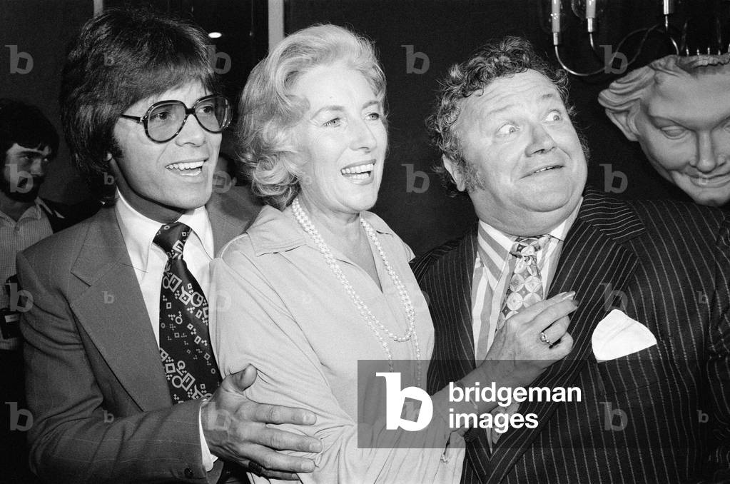 The Variety Club Lunch tribute to Dame Vera Lynn, held at the Savoy. Dame Vera Lynn is pictured with Cliff Richard and Harry Secombe. 22nd July 1975 (b/w photo)