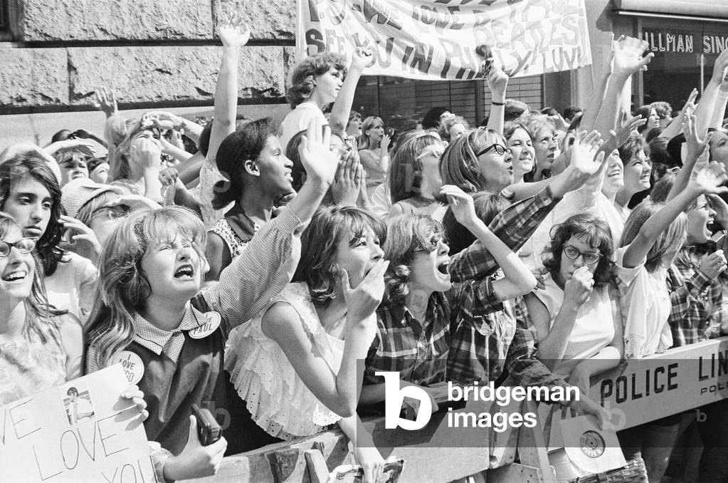 The Beatles in New York City, on their North American Tour ahead of their concert to be held at Forest Hills. Cheering fans gathered outside the Delmonico Hotel in New York where the band are staying. 28th August 1964 (b/w photo)