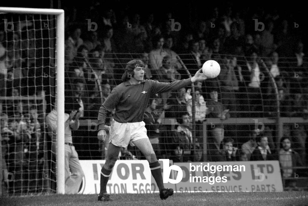Luton Town. vs. Arsenal. Jennings, August 1977 (photo)