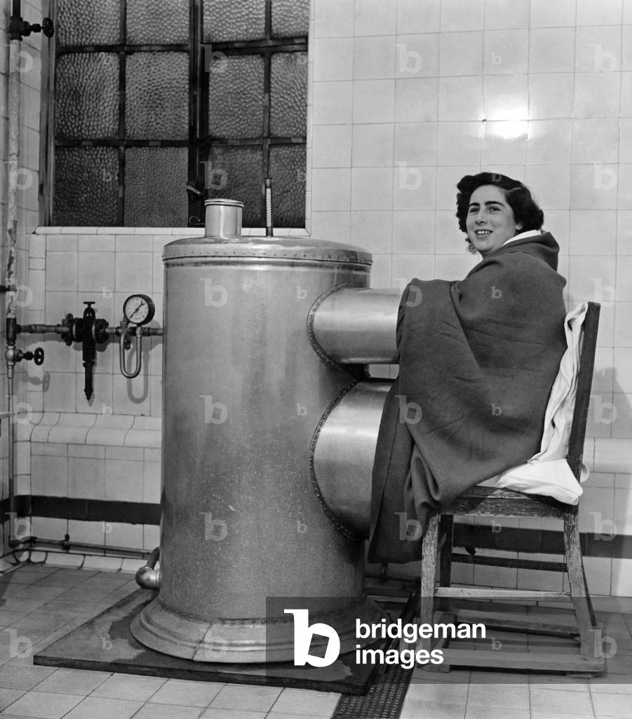 Rheumatism cures in a London Chapel. December 1946 (photo)