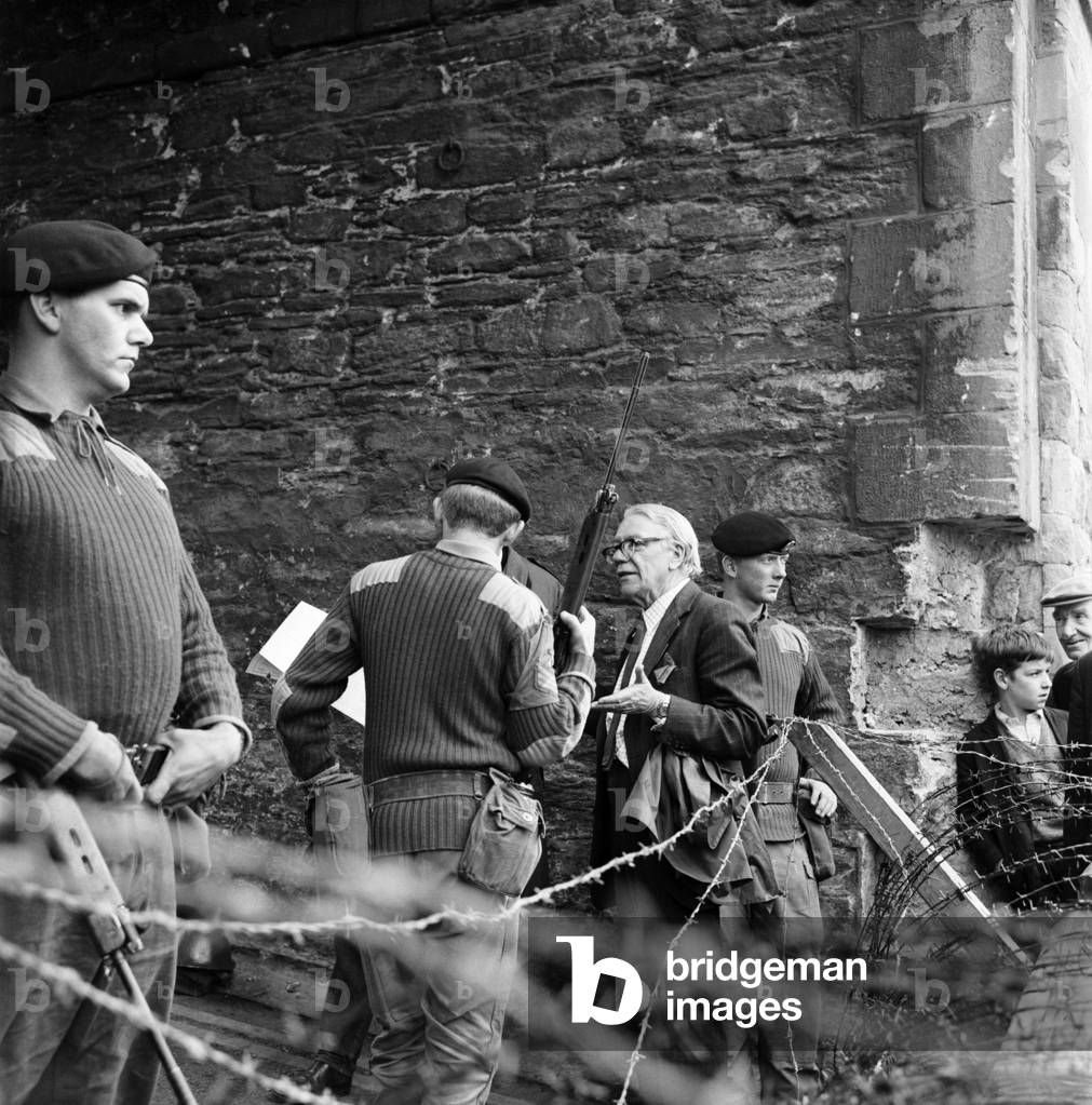 Northern Ireland September 1969. Author Skeffington MP (glasses) seen here talking to the troops at the Barricades on the Bogside, Londonderry. September 1969 Z8428-002