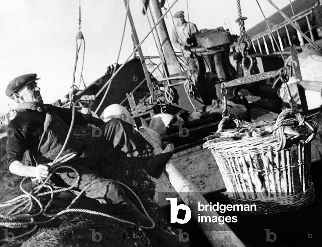 Scottish fisherman of 50 years Alec Gardiner gives a hand on the drifter 