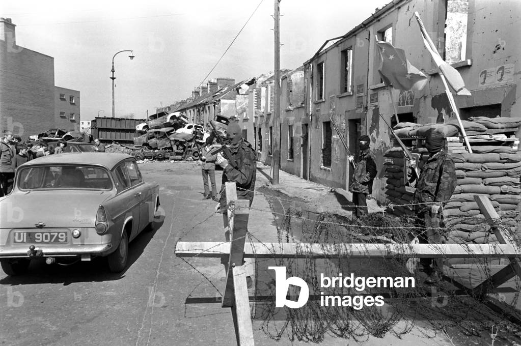 Northern Ireland April 1972. Members of the official IRA seen manning a barricade in the Bogside. April 1972 72-4762-004