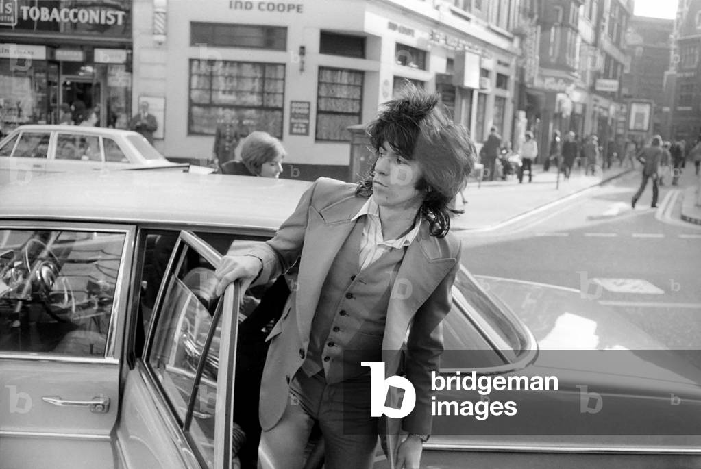 Keith Richard, 29 the Rolling Stones group's lead guitarist today admitted having heroin and cannabis at his Chelsea, London Home. He also pleaded guilty at Marlborough Street Court to illegally possessing a revolver, a shotgun and ammunition. Keith Richard and his girl friend Anita Pallenberg. October 1973 (b/w photo)