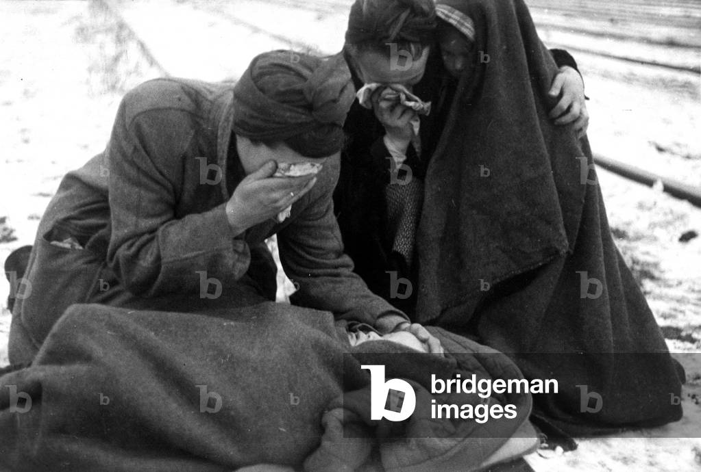 Displaced people struggling on the road back from Poland to Berlin. A mother weeps as she realises her child has died.
Many died from disease caused by lack of food and warmth
December 1945