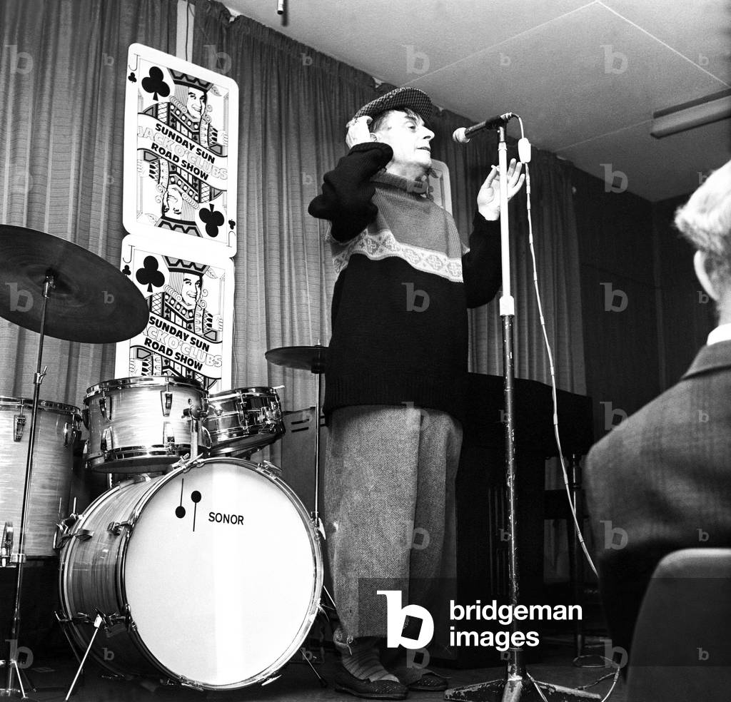 A traditional North East night on the town - The Sunday Sun Jack O'Clubs Road Show at St Mary's Hospital Social Club, Stannington, 29 August 1975 (b/w photo)