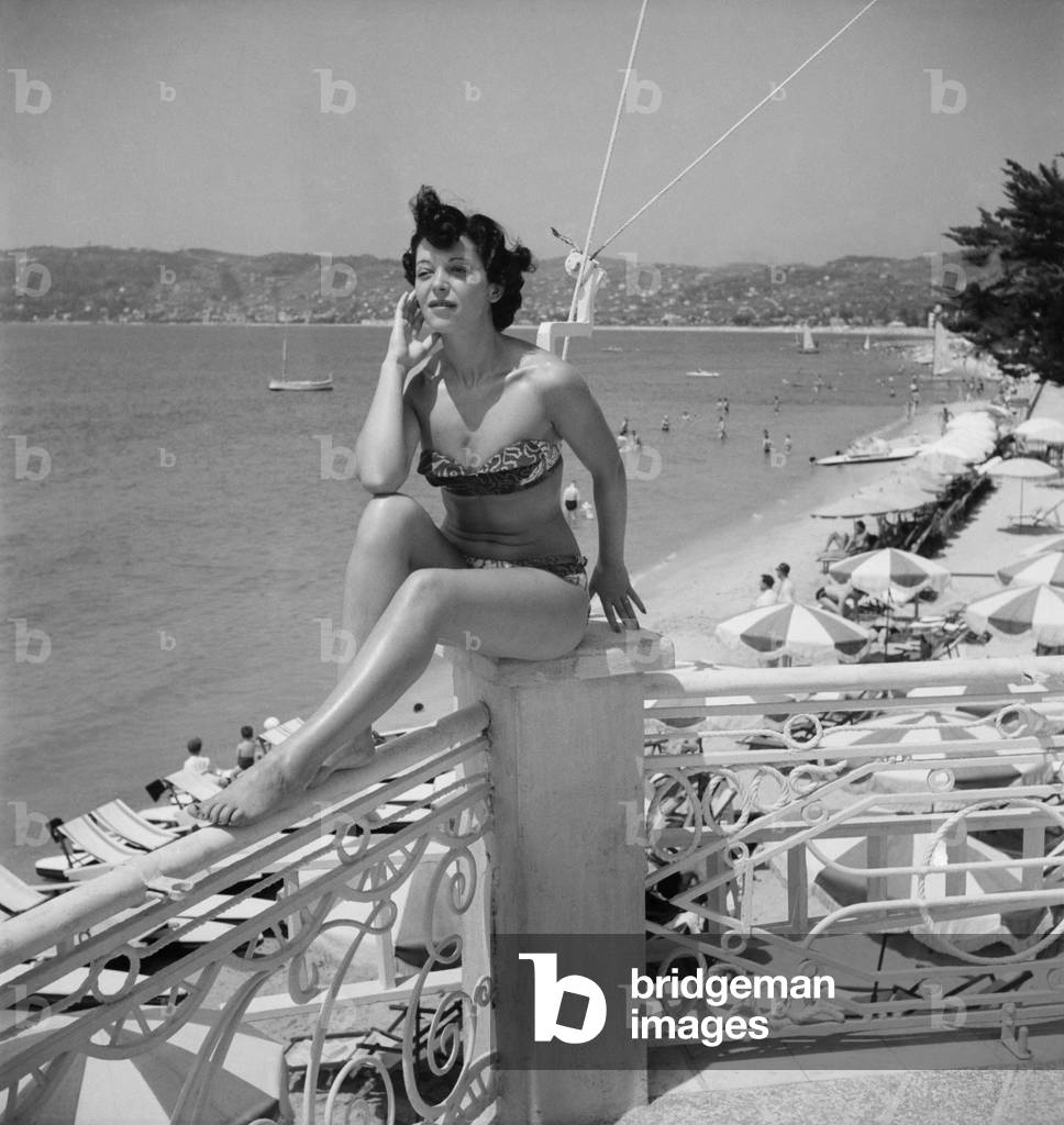 Sasi Tschaen and Yolande Blatt. South of France. July 1949 O20688-004