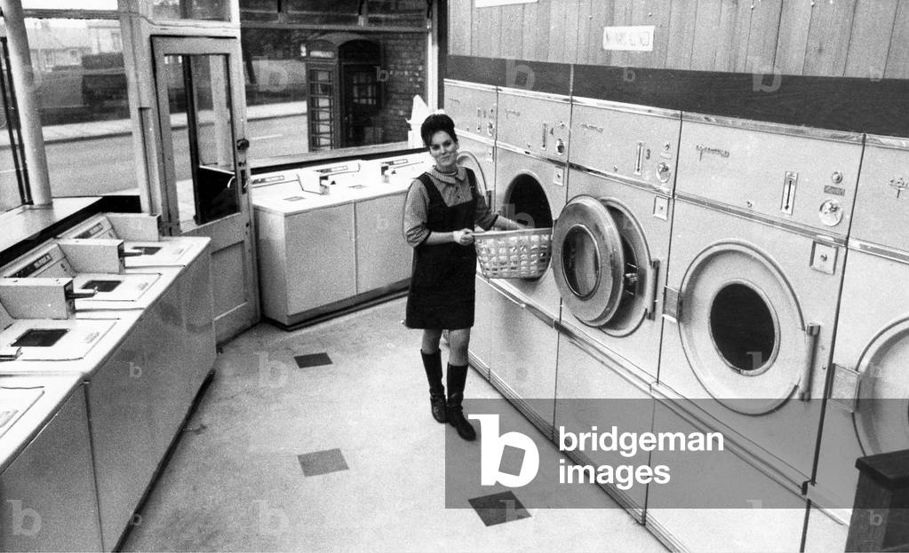 The Washeteria at Bensham Road, in Gateshead, a typical laundry in January 1970 (b/w photo)