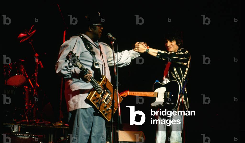 Bo Diddley and Ronnie Wood on stage at the Capital Radio Music Festival, 28th June 1988 (photo)