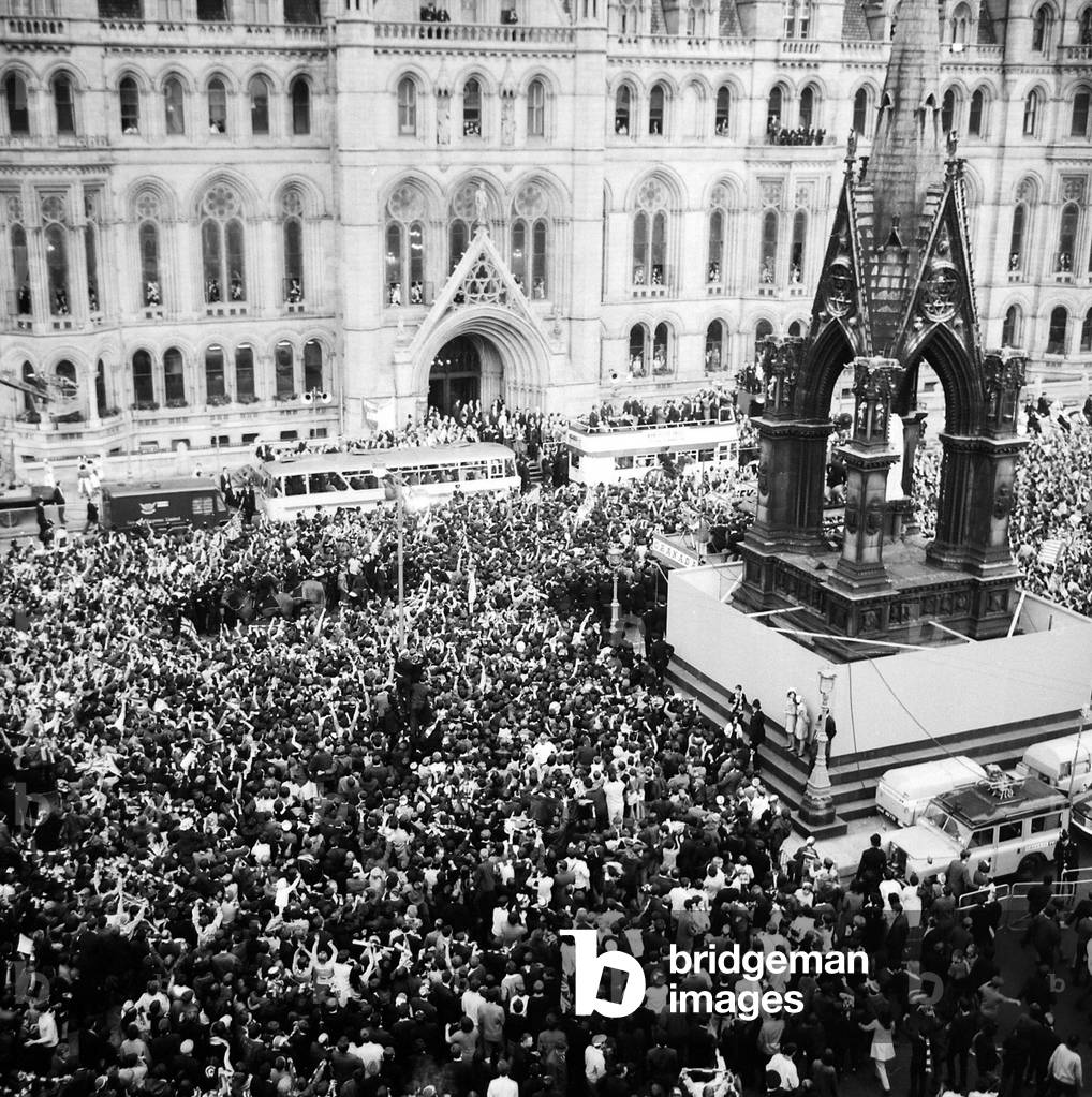 Manchester United Football Team return after winning the European Cup - Crowd of 250,000 surrounds the bus in ManchesterJune 1968 (photo)