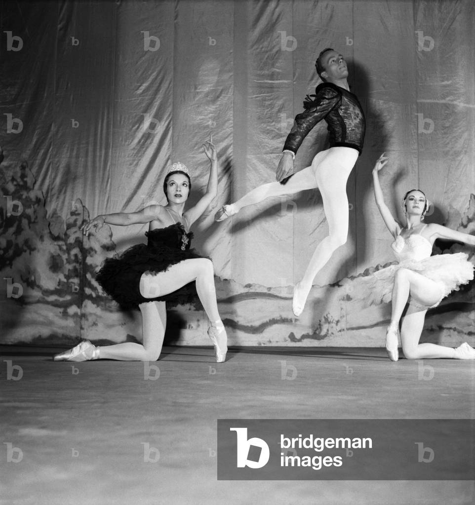 Festival Ballet. John Gilpin, Sonia Arova, Belinda Wright in 