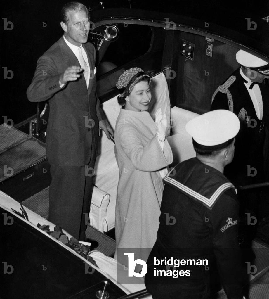 The Queen and the Duke of Edinburgh wave to the Danish Royal Family. May 1957 (b/w photo)
