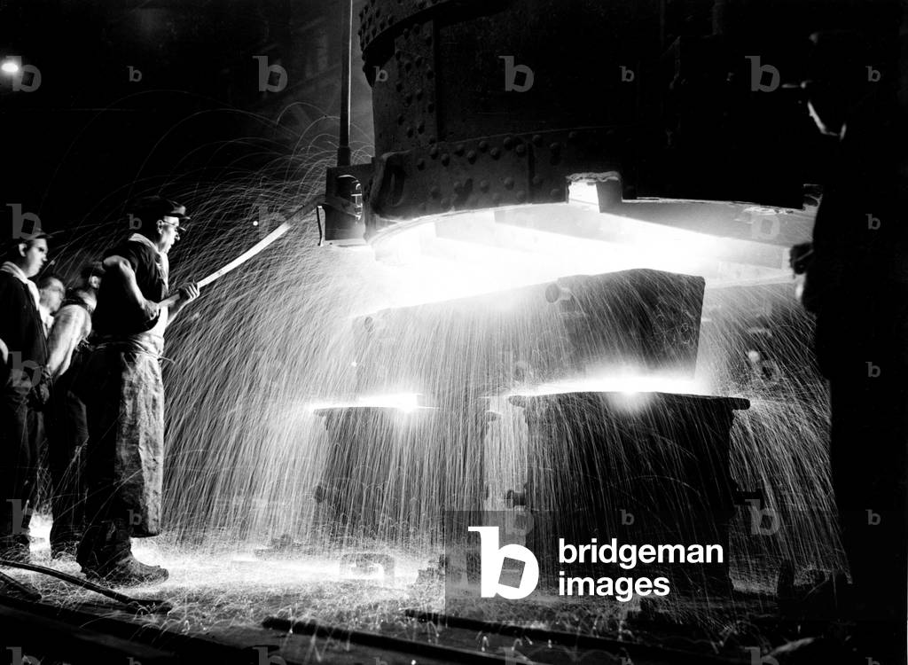 Britains men and women of steel. Steel works of Britain producing engines, guns, armour and many other products for the war effort. The factort burns 10000 tons of coal a week to keep the production line moving day and night.
14th October 1942