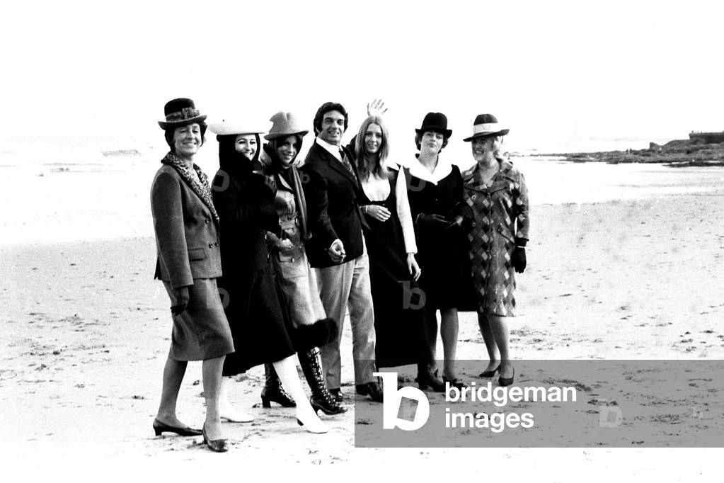 Singer Frankie Vaughan at Seaburn, Sunderland to raise money for the Durham County Association of Youth Clubs, 23 October 1970
