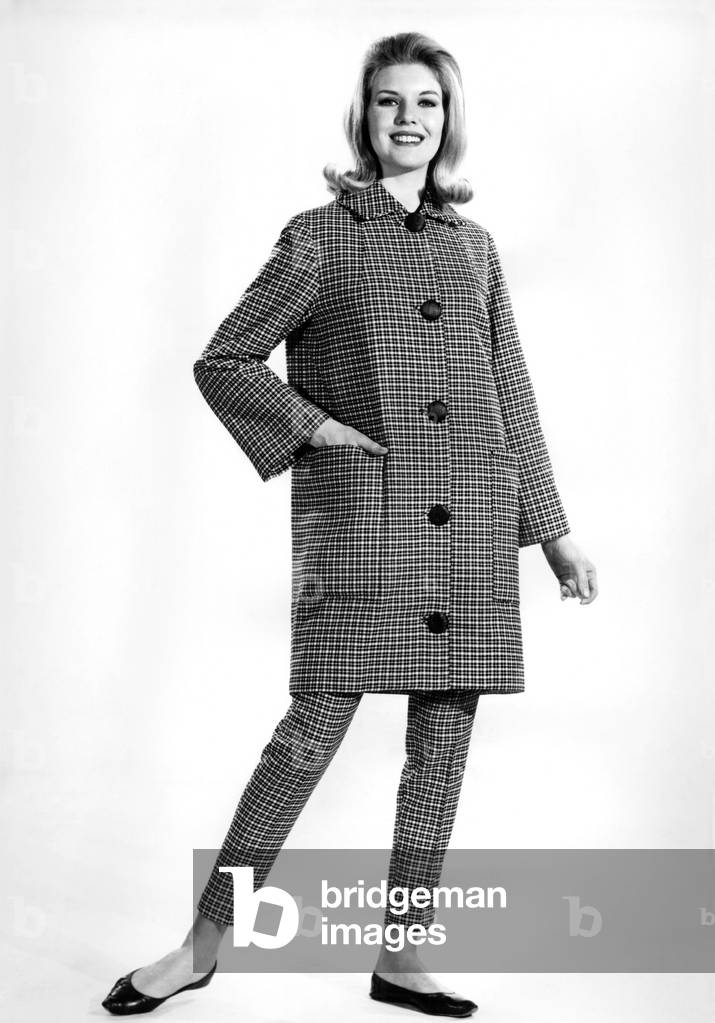 Reveille Fashions 1964: Maureen Walker. January 1964 (b/w photo)