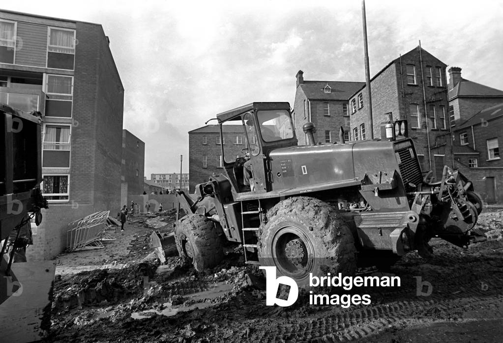 Northern Ireland October 1969. The last of the Belfast barricades are removed by the army at Unity Walk flats. October 1969 Z10437-011