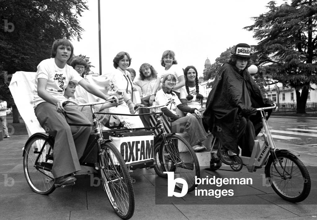 Street theatre came to Leamington in the shape of 10 amateur actors from Oxfam. The players are members of the Young Oxfam Round Britain Street Theatre who are spending their summer vacation touring a dozen towns and cities. They present two plays to show Oxfam's role in the Third World, the first depicts the results of drought and the second the effect of international trade on under-developed countries. The travelling group are accommodated at church halls while on tour and Leamington was about the half-way point of their tour. Their leader, John Fewtrell, said the group were set up to entertain and inform but had raised enough through contributions to cover their costs. 22nd August 1977 (b/w photo)