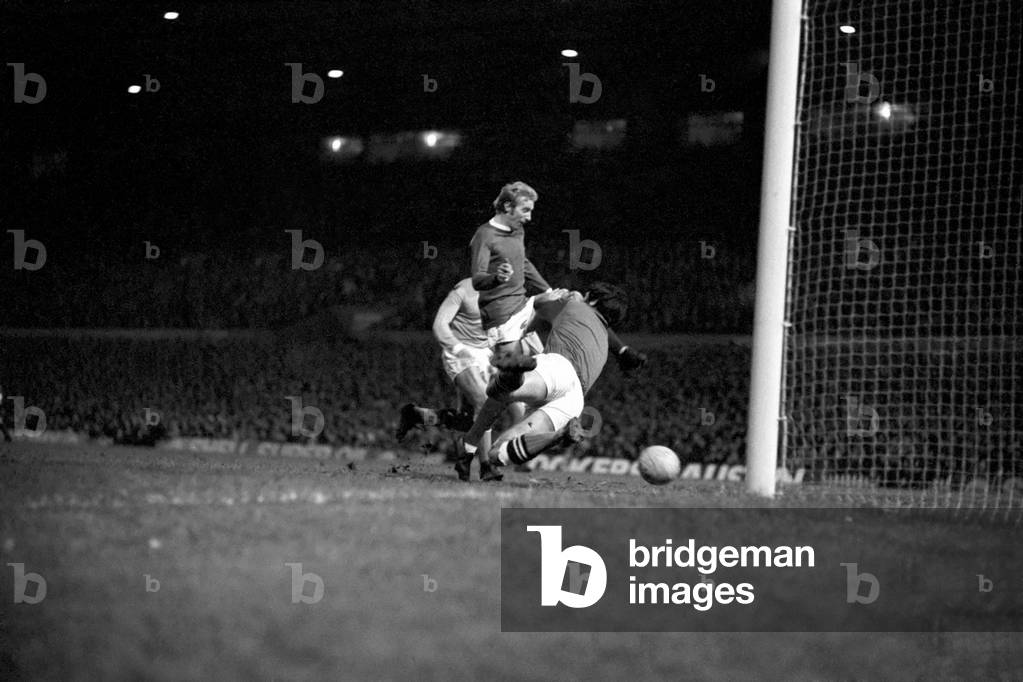 Sport football: League Cup semi-final 2nd leg. Manchester Utd v. Manchester City. Action from the match. December 1969 (photo)