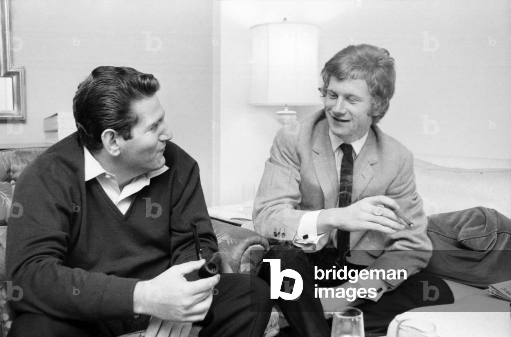 Allen Klein (left) and Andrew Loog Oldham meeting in London's Hilton Hotel discussing Klein's involvement in the management of the Rolling Stones om 24 August 1965/ Later the band joined them to discuss their affairs.